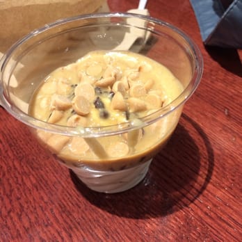 J.P. Licks - Assembly Row - Small sundae... So small it was a joke - Ice Cream & Frozen Yogurt Near Me - Somerville, Massachusetts
