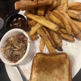 Blues City Cafe - BBQ pork, fries and Texas toast - Southern Near Me - Memphis, Tennessee Blues City Cafe - BBQ pork, fries and Texas toast - Southern Near Me - Memphis, Tennessee