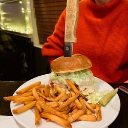 Valley View Saloon - California Chicken Burger
