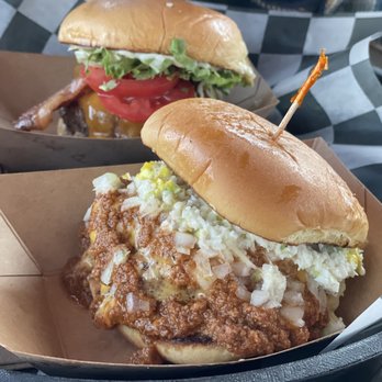 Al's Burger Shack - Chili Burger - Burgers Near Me - Chapel Hill, North Carolina