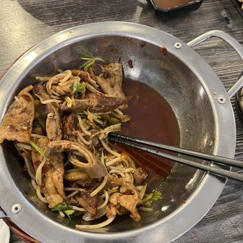 Hi Pot - It's suppose to be a dry pot, but the bottom of the pot had around 1 inch of oil... - Szechuan Near Me - Cupertino, California