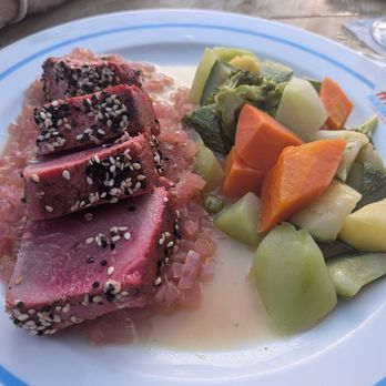 El Fish Fritanga - Tuna Steak with vegetables - Seafood Near Me - Cancún, ROO