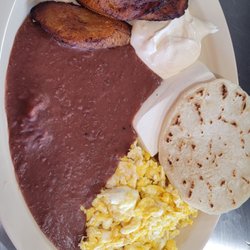 Restaurante y Pupuseria Lemus - Tipico