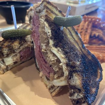 Rüeggenbach Brewing - Reuben - Breweries Near Me - Marshall, Texas