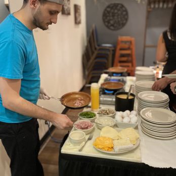 R-Place Restaurant - They had a chef personally making omelets and eggs to order. - American Near Me - Elizabeth, Pennsylvania R-Place Restaurant - They had a chef personally making omelets and eggs to order. - American Near Me - Elizabeth, Pennsylvania