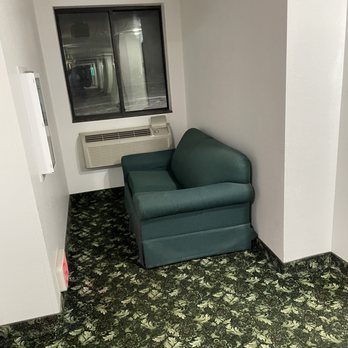 Super 8 by Wyndham Sisseton - Crash on the sofa in the hall! - Hotels Near Me - Sisseton, South Dakota