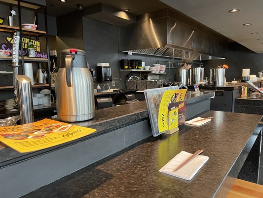 KINTON RAMEN SQUARE-VICTORIA by null