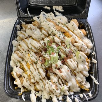 Lil Moe's Potatoes - Chicken popper & white gravy - Food Trucks Near Me Lil Moe's Potatoes - Chicken popper & white gravy - Food Trucks Near Me