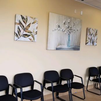 Apple Urgent Care - Relax in our spacious waiting room and warm environment - Urgent Care Near Me - Moreno Valley, California Apple Urgent Care - Relax in our spacious waiting room and warm environment - Urgent Care Near Me - Moreno Valley, California