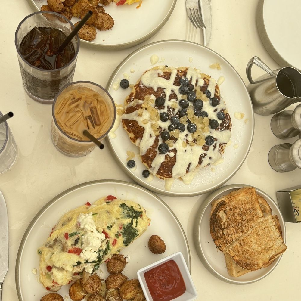 COMO Poolside Café & Bar - mediterranean omelette, lemon blueberry pancakes, bellagio omelette - Cafes Near Me - Las Vegas, Nevada