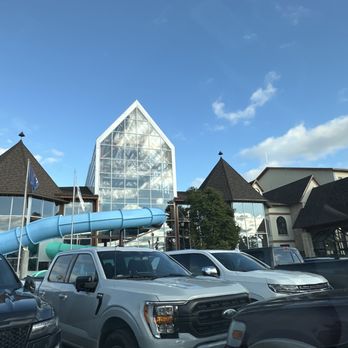 Zehnder's Splash Village - Hotels Near Me - Frankenmuth, Michigan