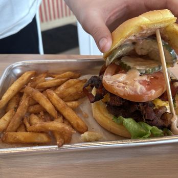 Morty's Cafe - Syracuse - Iconic burger - Burgers Near Me - Syracuse, Utah