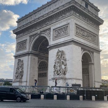 L'Arc de Triomphe - Landmarks & Historical Buildings Near Me - Paris, 75