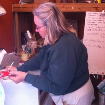 Cedar Key Pottery - Amy - Arts & Crafts Near Me - Cedar Key, Florida