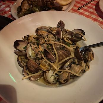 Jones - Linguine w clams - Italian Near Me - West Hollywood, California Jones - Linguine w clams - Italian Near Me - West Hollywood, California