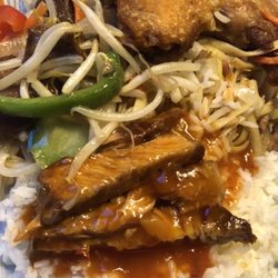 Ching Dou - Roasted pork with white rice, beef chop suey, and noodles with fried chicken