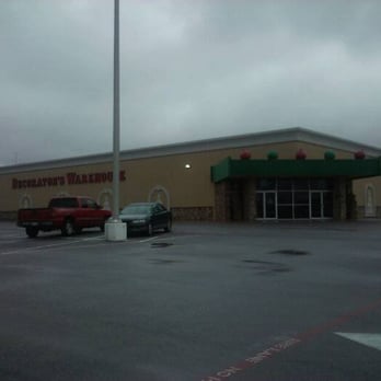 Decorator's Warehouse - Christmas Trees Near Me - Arlington, Texas Decorator's Warehouse - Christmas Trees Near Me - Arlington, Texas
