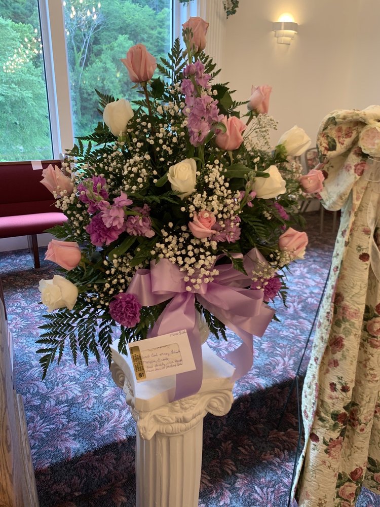 PEGGY’S FLOWER SHOP Updated September 2024 1055 W Russell St