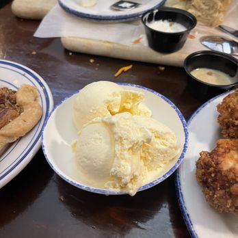 The Whistle Stop - Ice cream that came with Pecan Pie - American Near Me - Glendale, Kentucky The Whistle Stop - Ice cream that came with Pecan Pie - American Near Me - Glendale, Kentucky