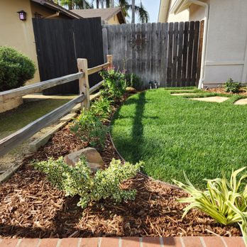 Sierra Landscape Designs - cedar split rail fence along north side of the yard and perimeter plants - Landscaping Near Me Sierra Landscape Designs - cedar split rail fence along north side of the yard and perimeter plants - Landscaping Near Me