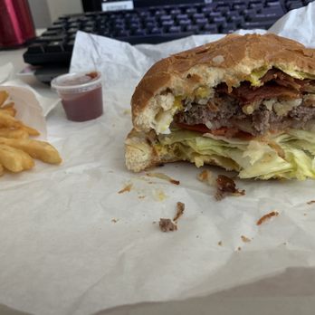 Giant Hamburgers - Burger with bacon, fried egg, hash browns, and jalapeños. - Burgers Near Me - Mesa, Arizona Giant Hamburgers - Burger with bacon, fried egg, hash browns, and jalapeños. - Burgers Near Me - Mesa, Arizona
