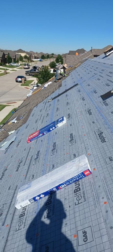 Slide of Vasquez Leon Roofing