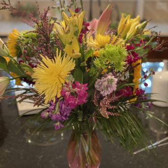 Paragon Flowers - Florists Near Me - Saint Charles, Illinois