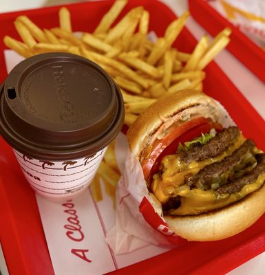 In-N-Out Burger by null