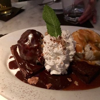 BLVD Kitchen & Bar - DELICIOUSLY DECADENT Brownie Sundae - American Near Me - Minnetonka, Minnesota