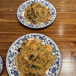 3. Shrimp Stir-Fried Hand Noodles / 大蝦炒麵 1. Beef Stir-Fried Hand Noodles / 牛肉炒麵 3. Shrimp Stir-Fried Hand Noodles / 大蝦炒麵 1. Beef Stir-Fried Hand Noodles / 牛肉炒麵