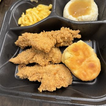 LEE S FAMOUS RECIPE CHICKEN Updated July 2025 11 Photos 27 348s