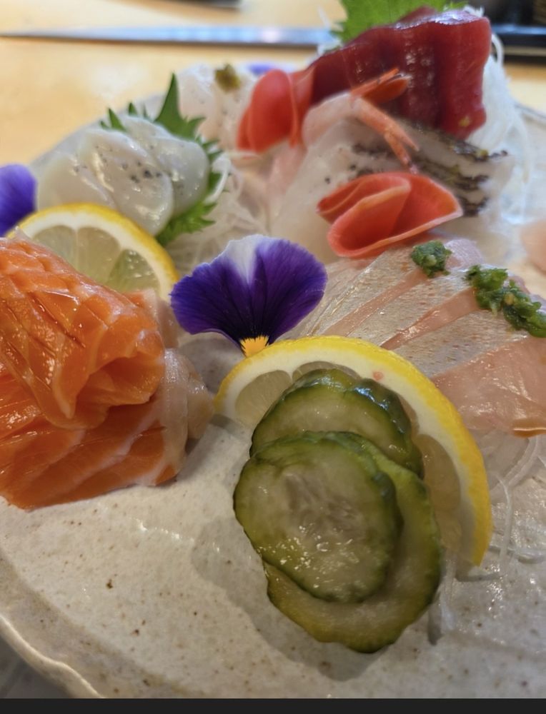 Ari Sushi & Izakaya - Photo 2