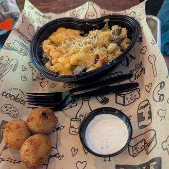 I Heart Mac and Cheese - Sandwiches Near Me - Sacramento, California I Heart Mac and Cheese - Sandwiches Near Me - Sacramento, California
