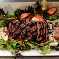 The Broadway Pub - Steak & Strawberry Salad