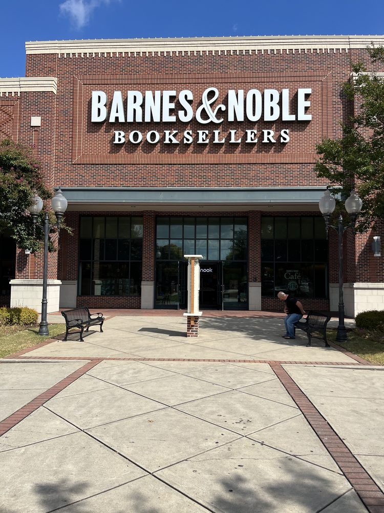 BARNES & NOBLE BOOKSELLERS Updated September 2024 10 Photos & 29