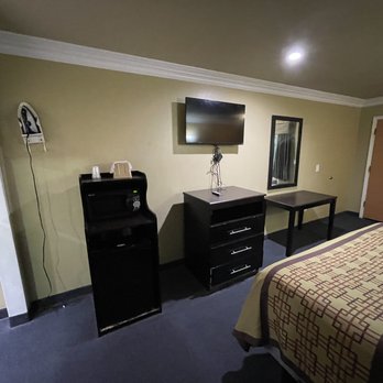 El Rancho Inn - Flat screen TV, microwave, refrigerator and flat iron - Hotels Near Me - Hawthorne, California
