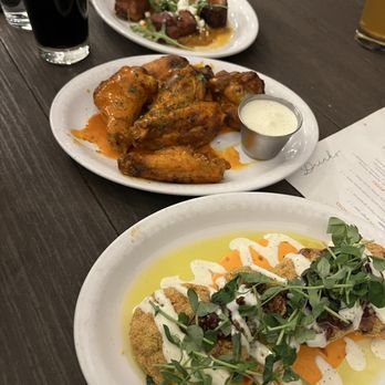 Southern Yankee Crafthouse - Wings, fried green tomatoes, pork - Cocktail Bars Near Me - Houston, Texas Southern Yankee Crafthouse - Wings, fried green tomatoes, pork - Cocktail Bars Near Me - Houston, Texas