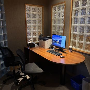 Metropolitan Hotel Vancouver - Business centre, located on the 3rd floor - Hotels Near Me - Vancouver, British Columbia Metropolitan Hotel Vancouver - Business centre, located on the 3rd floor - Hotels Near Me - Vancouver, British Columbia