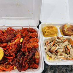 Te'Jun The Texas Cajun- Red Oak - 2lb crawfish, crab finger plate
