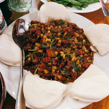 Hu's Cooking - Beef In Garlic Sauce(W/ 5 Buns) - Chinese Near Me - Houston, Texas