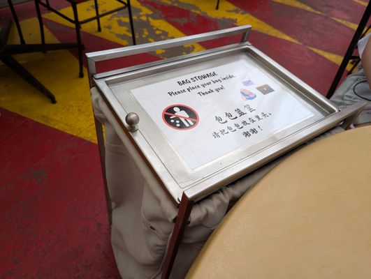 No Signboard Seafood At Geylang by null No Signboard Seafood At Geylang by null