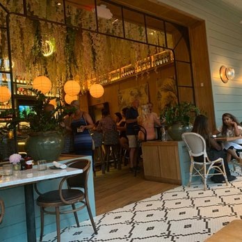 The Select - Beautiful bar - Mediterranean Near Me - Sandy Springs, Georgia