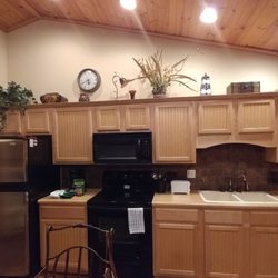The Cabins At Grand Mountain - The kitchen is nice and has full sized appliances and lots of utensils/dish ware/ cooking ware for our use.