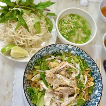 Ghien Mien Ga - Dry chicken pho comes with soup - Noodles Near Me - Westminster, California Ghien Mien Ga - Dry chicken pho comes with soup - Noodles Near Me - Westminster, California