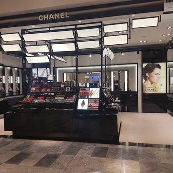Holt Renfrew - Women's Clothing Near Me - Vancouver, British Columbia