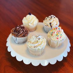 Brown's Basics Bakery & Eatery - Wedding Cake Tasting