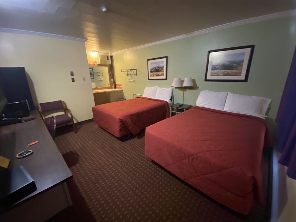 DOWNTOWN MOTEL Updated September 2024 723 Main St, Coshocton, Ohio