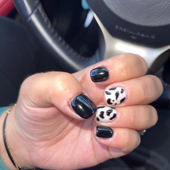 Tropical Leaf - Messy sides $60 - Nail Salons Near Me - Brooklyn, New York Tropical Leaf - Messy sides $60 - Nail Salons Near Me - Brooklyn, New York