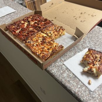 Jet's Pizza - Buffalo Ranch Dip and Ultimate Pepperoni 8 Corner Pizza - Pizza Near Me - Herndon, Virginia