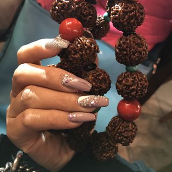 Lynn Nails - Nail Salons Near Me - San Leandro, California